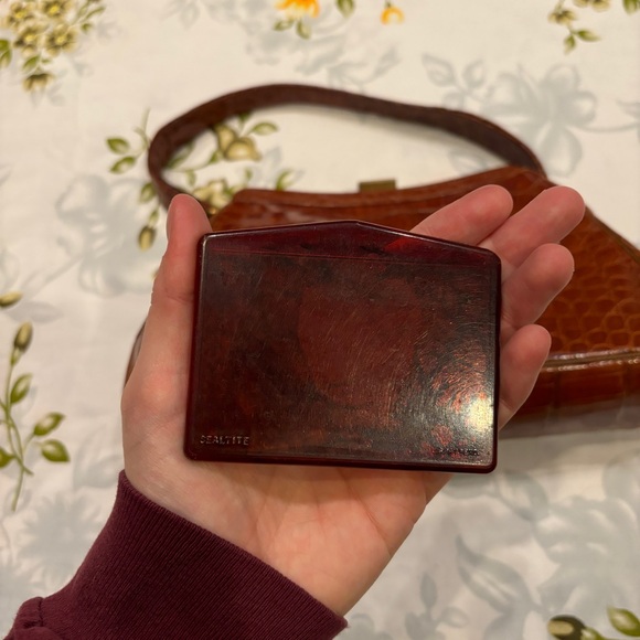 Elegant Brown Crocodile Leather Handbag - Picture 10 of 11